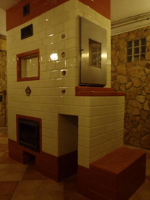 Piec, kuchnia, kominek, wedzarnia w jednym z kafli kwadrateli bezowych i ekri 2